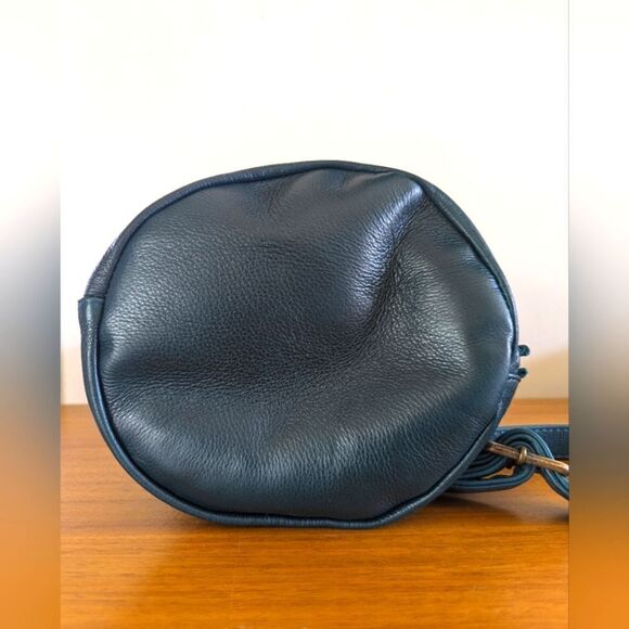 Wanderer's Travel Co Azzurra Pebbled Leather Bronte Bucket Crossbody Bag EUC - Picture 8 of 14